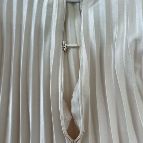 Zara Cream Satin effect Pleated Skirt - Picture 5 of 7